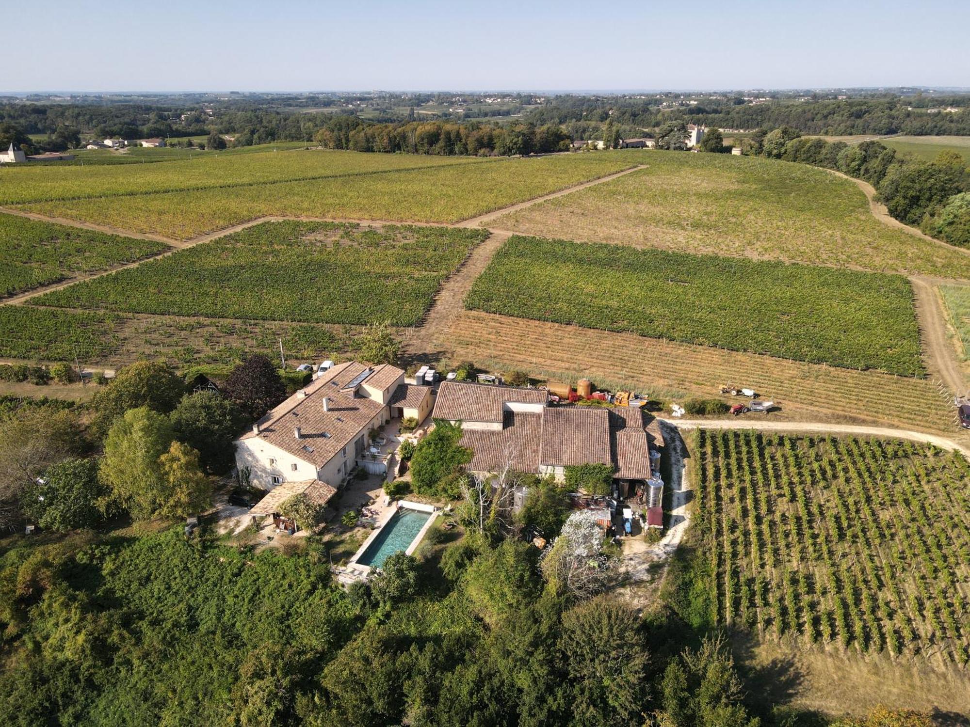 B&B Les Secrets De Tifayne Puisseguin Exterior photo